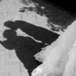 existe casamento no mundo espiritual: foto da sombra de um casal.